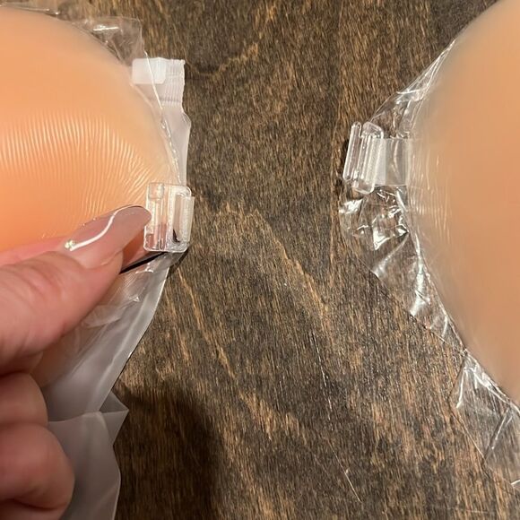 Niidor Adhesive Bra Strapless Sticky Invisible Push up Silicone Bra Backless E - Picture 14 of 16